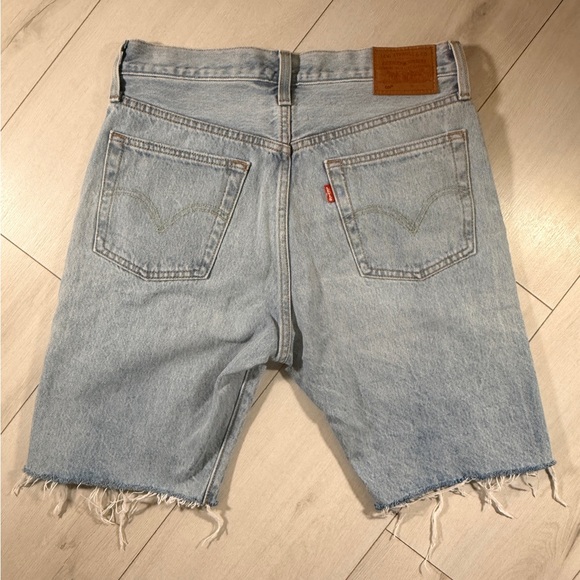 NWT Levi’s Premium 502 Women High Rise ‘90s Style Shorts Size 28 - Picture 2 of 16